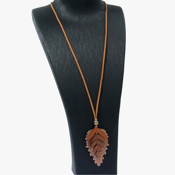 Elegant Brown Leaf Pendant Multi-Layer Necklace - Picture 3 of 8
